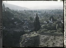 Image représentant Panorama près du haut du ravin du fleuve Gökdere : terrasses, maisons, verdure