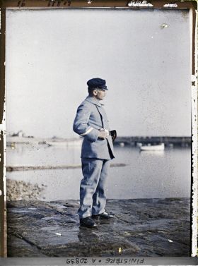 Image représentant Le sous patron des Douanes de Roscoff, M. Briel