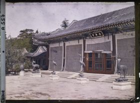 Image représentant Leshoutang (" salle de la Longévité Heureuse "), qui abritait les appartements de l'impératrice douairière, façade sud, palais d'Été Yiheyuan ("  jardin de la Concorde Entretenue  ")