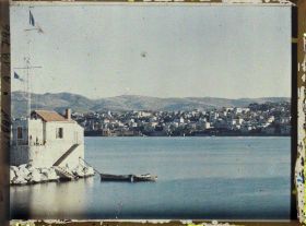 Image représentant L'entrée du port et la ville