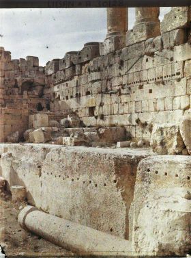Image représentant Mur de soubassement méridional du sanctuaire du Temple de Jupiter, haut de 7,5 mètres