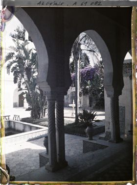 Image représentant Le palais du Bardo, la cour du "pavillon de la Favorite"