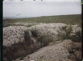 Image représentant France, Vaux, La batterie de Damloup vue de la route du fort de Vaux