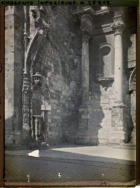 Image représentant Détail de la façade de l'église Saint-Sauveur