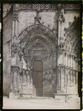 Image représentant France, Bazas, Façade de la Cathédrale
