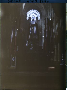 Image représentant Le catafalque du maréchal Foch dans le chœur de Notre-Dame