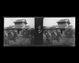 Image représentant Jinrikisha utilisés par Albert kahn et ses compagnons de voyage