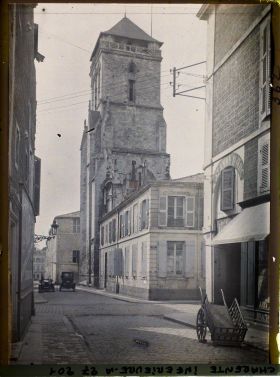 Image représentant Le clocher de la cathédrale Saint-Louis, vu depuis le 13 rue des Augustins