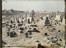 Image représentant Un cimetière musulman vers la Mosquée Khalid Ibn al Walid