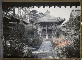 Image représentant Le temple Chion-in (?), jardin et petit sanctuaire religieux