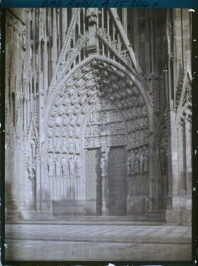 Image représentant France Alsace, Strasbourg, Le porche Central de la Cathédrale