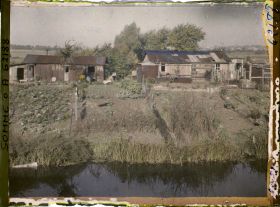 Image représentant Somme, Péronne, Un quartier de baraquements de bois