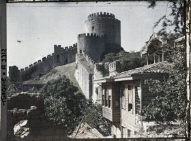 Image représentant Enceinte fortifiée et tours du château