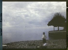 Image représentant Deux enfants au bord du Léman