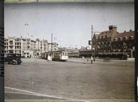 Image représentant La Grande place avec le Palace à l'arrière-plan