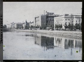 Image représentant Le quartier de Marunouchi depuis les douves du palais impérial