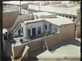 Image représentant Petite maison citadine, avec cour et terrasse