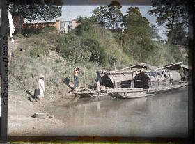 Image représentant Des sampans au bord de la rivière Ki-cung