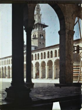 Image représentant Vue depuis les portiques de la façade est de la mosquée des Omeyades