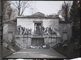 Image représentant Le monument aux morts du cimetière du Père-Lachaise, d'Albert Bartholomé