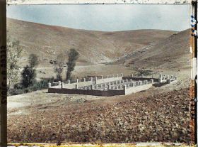 Image représentant Un cimetière militaire (français ?)