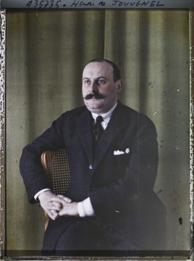 Image représentant Monsieur  https://musee-albert-kahn.s-museum.fr/home/NWQ2OTAwYzNmYjZlZTk1ZWQwODJmMjY4L2dlbmVyaWMtbm90aWNlLXRhYi9hdXRob3JpdHkvNjE3YTc5ZjVjZjhiODk2OGIzMzM3ZDIx/5d6900c3fb6ee95ed082f268/generic-notice-tab/authority/617a79ebcf8b8968b3336fd2 Henri de Jouvenel