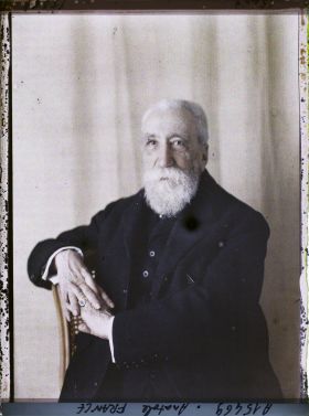 Image représentant Monsieur  https://musee-albert-kahn.s-museum.fr/home/NWQ2OTAwYzNmYjZlZTk1ZWQwODJmMjY4L2dlbmVyaWMtbm90aWNlLXRhYi9hdXRob3JpdHkvNjE3YTc5ZjVjZjhiODk2OGIzMzM3ZDIx/5d6900c3fb6ee95ed082f268/generic-notice-tab/authority/617a79ebcf8b8968b3336d66 Anatole France