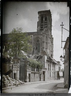 Image représentant La cathédrale de style gothique détruite partiellement par des bombardements en 1917