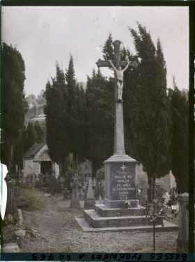 Image représentant France , Tardets, Le Monument aux Morts