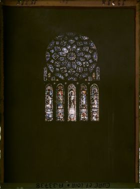 Image représentant Les vitraux de la rosace nord ou verrière de la maison de France de la cathédrale Notre-Dame