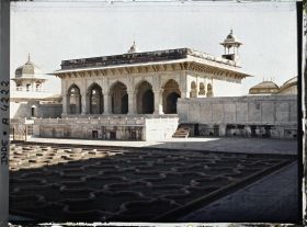 Image représentant Le jardin des Raisins (Anguri Bagh) et le palais privé (Khas Mahal) de Shah Jahan dans le fort Rouge (Lal Qila)