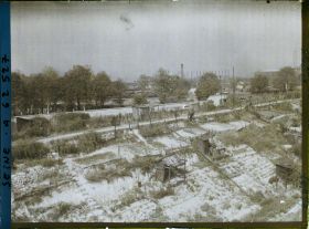Image représentant Les jardins ouvriers à l'emplacement des anciennes fortifications entre les portes Pouchet et de Clichy