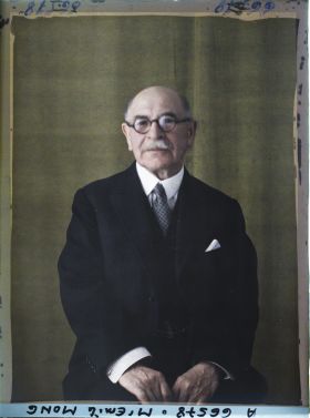 Image représentant https://musee-albert-kahn.s-museum.fr/home/NWQ2OTAwYzNmYjZlZTk1ZWQwODJmMjY4L2dlbmVyaWMtbm90aWNlLXRhYi9hdXRob3JpdHkvNjE3YTc5ZjVjZjhiODk2OGIzMzM3ZDIx/5d6900c3fb6ee95ed082f268/generic-notice-tab/authority/617a79ebcf8b8968b3337414 Monsieur Emile Mond