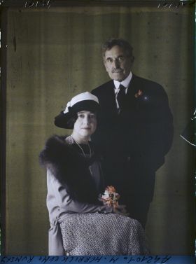 Image représentant Monsieur  https://musee-albert-kahn.s-museum.fr/home/NWQ2OTAwYzNmYjZlZTk1ZWQwODJmMjY4L2dlbmVyaWMtbm90aWNlLXRhYi9hdXRob3JpdHkvNjE3YTc5ZjVjZjhiODk2OGIzMzM3ZDIx/5d6900c3fb6ee95ed082f268/generic-notice-tab/authority/617a79ebcf8b8968b3336ef7 Myron Timothy Herrick et  https://musee-albert-kahn.s-museum.fr/home/NWQ2OTAwYzNmYjZlZTk1ZWQwODJmMjY4L2dlbmVyaWMtbm90aWNlLXRhYi9hdXRob3JpdHkvNjE3YTc5ZjVjZjhiODk2OGIzMzM3ZDIx/5d6900c3fb6ee95ed082f268/generic-notice-tab/authority/617a79ebcf8b8968b3337713 Madame Rumsey