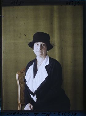 Image représentant La baronne  https://musee-albert-kahn.s-museum.fr/home/NWQ2OTAwYzNmYjZlZTk1ZWQwODJmMjY4L2dlbmVyaWMtbm90aWNlLXRhYi9hdXRob3JpdHkvNjE3YTc5ZjVjZjhiODk2OGIzMzM3ZDIx/5d6900c3fb6ee95ed082f268/generic-notice-tab/authority/617a79ebcf8b8968b333665a Bertha von Schoën