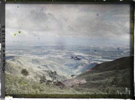 Image représentant Un paysage pris du massif du Tam-dao (" Trois Sommets ")