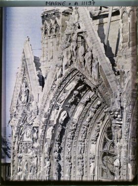 Image représentant Gâbledu portail gauche de la façade occidentale représentant la Passion du Christ