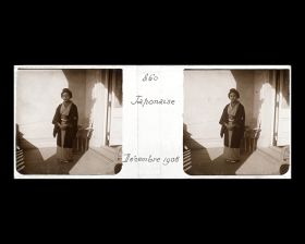 Image représentant Dame japonaise (membre de la famille Motono?) posant