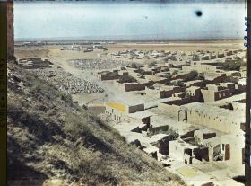 Image représentant Les cimetières musulmans et la ville vus des ruines de la citadelle
