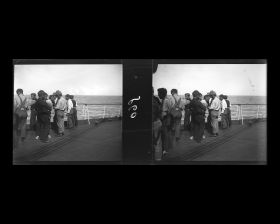 Image représentant Passagers asiatiques sur le pont