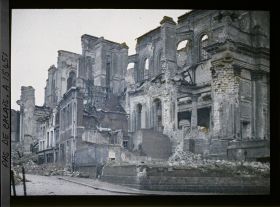 Image représentant France, Arras, La Cathédrale, vue prise de la rue Méauleus