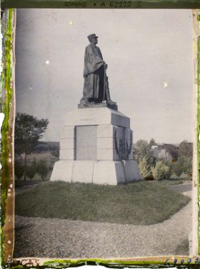 Image représentant Somme, Bouchavesnes, Statue du Maréchal Foch