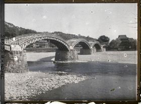 Image représentant le Kintaikyo-bashi (pont de l'écharpe de brocart), sur la rivière Nishikigawa