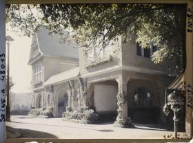 Image représentant L'Exposition des arts décoratifs, Le Village français, Maison d'Alsace, architecte Haug
