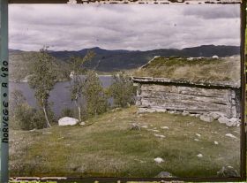 Image représentant Abris surplombant le lac de Mosvati (?)