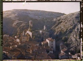 Image représentant France, St Floret, Vue d'ensemble sur le Village et le vieux Château féodal