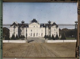 Image représentant La cour d'honneur du château de Voisins