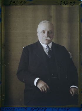 Image représentant https://musee-albert-kahn.s-museum.fr/home/NWQ2OTAwYzNmYjZlZTk1ZWQwODJmMjY4L2dlbmVyaWMtbm90aWNlLXRhYi9hdXRob3JpdHkvNjE3YTc5ZjVjZjhiODk2OGIzMzM3ZDIx/5d6900c3fb6ee95ed082f268/generic-notice-tab/authority/617a79ebcf8b8968b3336ebe Le Général Adolphe Guillaumat