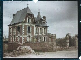 Image représentant L'une des seules maisons restées intactes