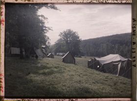 Image représentant France, Faverolles, Campement situé sur la route de Faverolles à Longpont